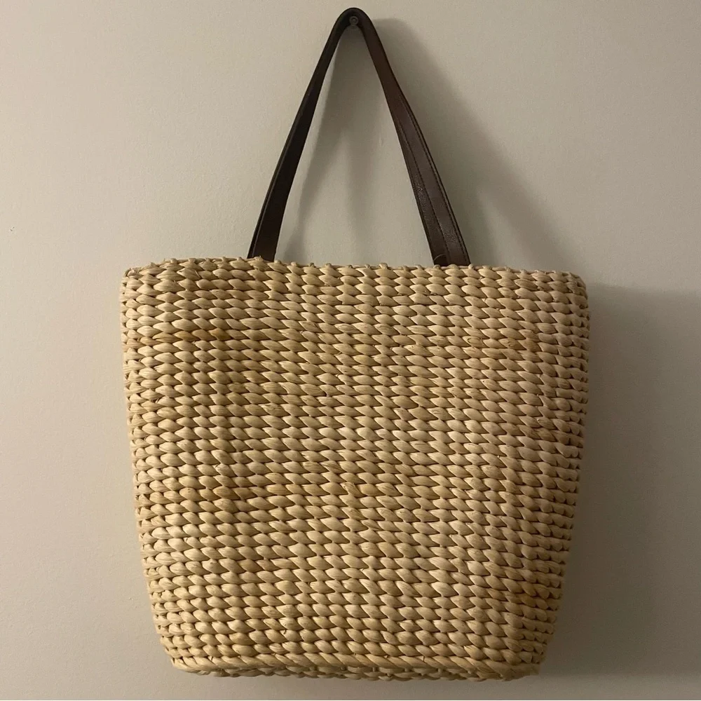 Woven Tote Bag with American Flag Design - Picture 6 of 9